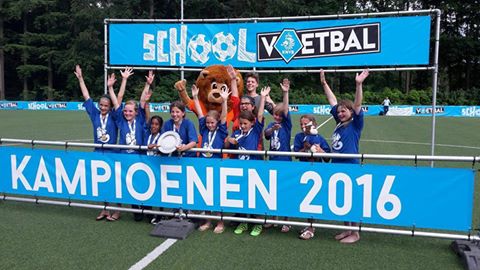 Meisjes De Vliegende Hollander winnen landelijke finale schoolvoetbal 